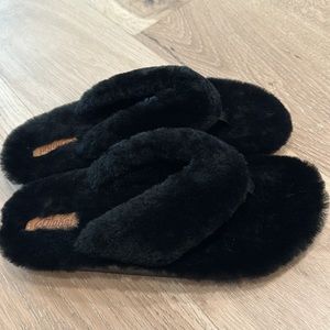 NWOT OluKai Kipea Heu Slippers